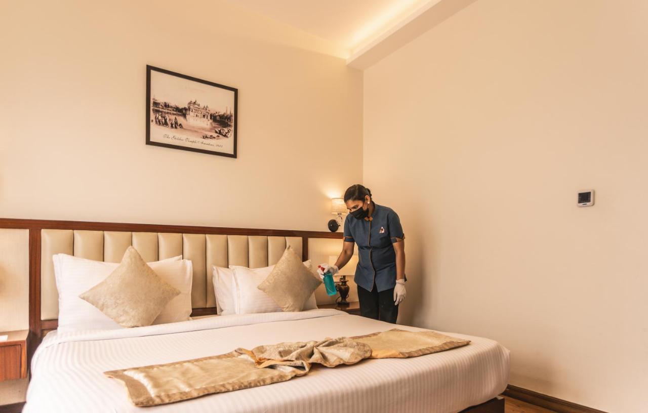 Hotel Amritara Sadka Amritsar Esterno foto