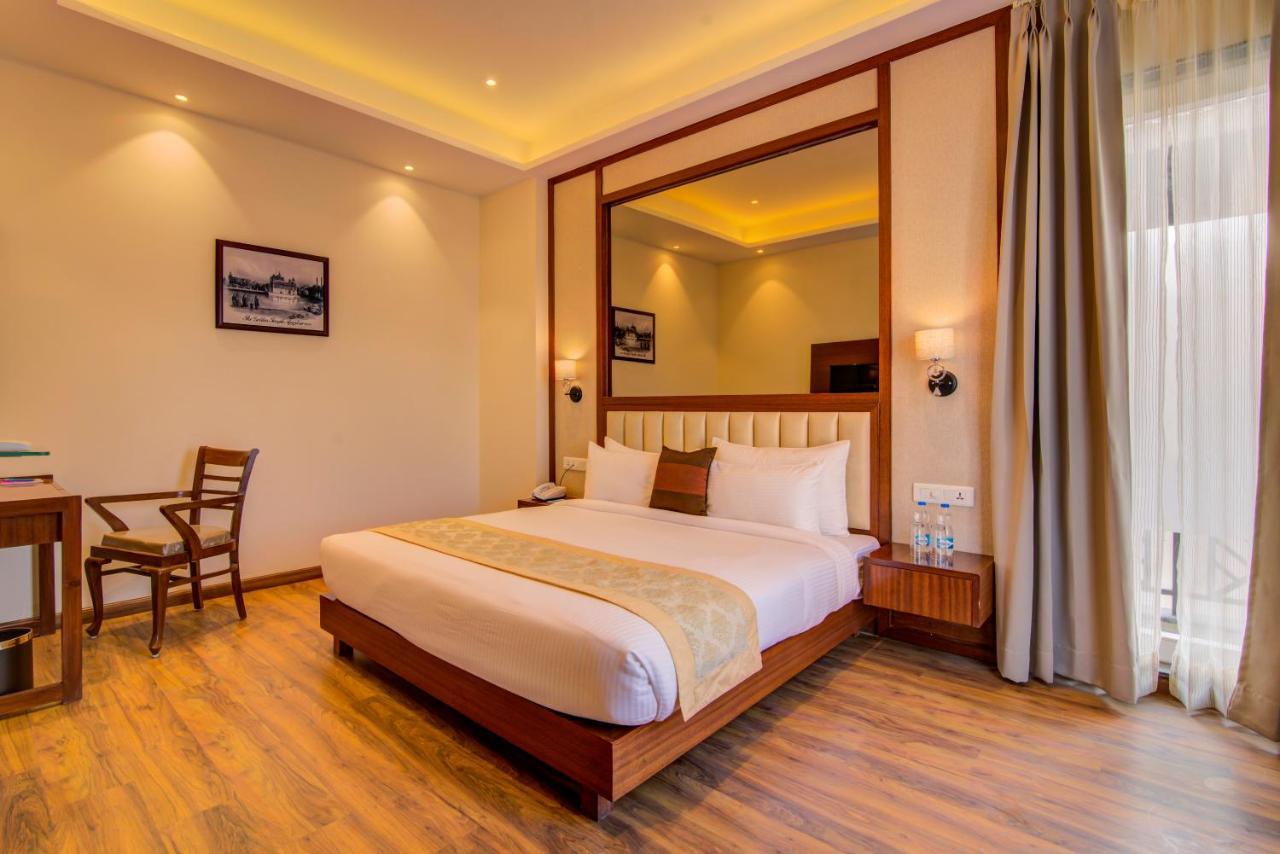 Hotel Amritara Sadka Amritsar Esterno foto