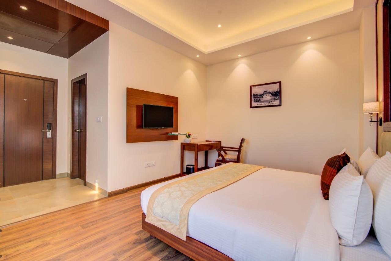 Hotel Amritara Sadka Amritsar Esterno foto